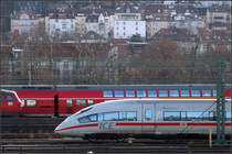 Alle Schärfe dem ICE -

Gleisvorfeld-Fotografie am Stuttgarter Hauptbahnhof.

24.01.2018 (M)