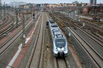1442 163 (Bombardier Talent 2) der S-Bahn Mitteldeutschland (MDSB II | DB Regio Südost) als S 37840 (S8) nach Wolfen(Bitterfeld) passiert die Zugbildungsanlage Halle (Saale) in nördlicher Richtung. Aufgenommen von der Berliner Brücke. [28.12.2017 | 13:22 Uhr]