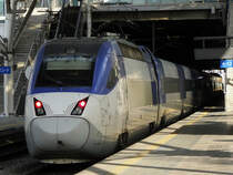 Einiges los im Bahnhof Seoul Station. Hier der KTX 111, 28.01.2018.