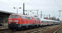 Doppeltraktion 218 832-4 + 218 835-7 mit dem ICE Tz 1129  Kiel  411 529-1/411 029-2 am Haken am 03.02.18 Durchfahrt Bf. Flughafen Berlin-Schönefeld wahrscheinlich zum Betriebswerk Berlin-Rummelsburg.
