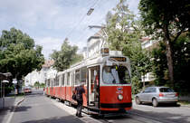 Wien Wiener Linien SL 40 (E2 4010) XVIII, Währing, Gersthof, Herbeckstraße / Scheibenbergstraße (Endstation Gersthof, Herbeckstraße) am 5. August 2010. - Scan eines Farbnegativs. Film: Kodak FB 200-7. Kamera: Leica C2.