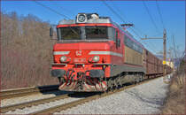 SŽ 363-001 zieht leeren Erzzug durch Maribor-Tabor Richtung Koper Hafen. /23.1.2018