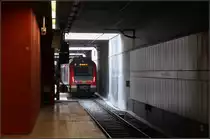 Tageslicht im S-Bahntunnel -

Ein Zug der Linie S1 befährt den wegen Stuttgart 21 nach oben geöffneten Tunnel unter den zukünftigen Bahnsteigen des neuen Hauptbahnhofes.

07.02.2018 (M)