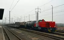 275 027 der RBB rangierte am 10.02.18 in Bitterfeld einen Kesselwagenzug.