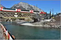 Neubau 2. Hinterrheinbrücke in Reichenau-Tamins. GlacierExpress 902 mit Ge 4/4 II 630  Trun (13.02.2018)