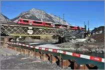 Neubau 2. Hinterrheinbrücke in Reichenau-Tamins. S2 1562 nach Chur mit ABe 4/16 3105. (13.02.2018)