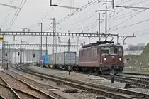 Re 425 185 der BLS durchfährt den Bahnhof Pratteln. Die Aufnahme stammt vom 09.02.2018.