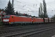 Einen leeren Selbstentladerzug gen Rotterdam aus Dillingen bringen die beiden DB 189 035-9 und 189 047-4 am Sonntagnachmittag durch den Rheydter Hbf, der Zug kommt hier gerade aus dem eingleisigen Odenkirchener Streckenast. 11.2.2018