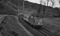 Am 13. Februar 2018 wurde ich beim Fotostellenwechsel von einem Messzug, bestehend aus der SBB Re 4/4 II 11301, dem Funkmesswagen X 60 85 99-90 108-9 und einem BDt-Stuerwagen, zwischen Pfungen und Embrach-Rorbas, überrascht.