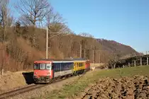 Am 13. Februar 2018 wurde ich von einem Messzug, bestehend aus der SBB Re 4/4 II 11301, dem Funkmesswagen X 60 85 99-90 108-9 und dem BDt 50 85 82-33 921-6, zwischen Pfungen und Embrach-Rorbas, überrascht. Bei der Rückfahrt von Bülach in Richtung Wintertur konnte ich den Messzug gerade noch rechtzeitig ablichten...

Der Messzug sähe beinahe wie die alte und bereits historische S41...
