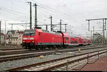 146 024 der Elbe-Saale-Bahn (DB Regio Südost) als RE 16324 (RE30) von Halle(Saale)Hbf nach Magdeburg Hbf durchfährt das Gleisvorfeld von Halle(Saale)Hbf. Aufgenommen von der Delitzscher Straße. [26.1.2018 | 15:15 Uhr]