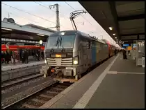 193801 fährt hier am 1.2.2018 um 17.08 Uhr mit dem RE nach Coburg in Nürnberg HBF ab.
Den Beschriftungen nach ist die Lok von DB Regio Bayern von RailPool angemietet!