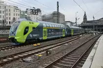 445 017-0 verlässt am 10.2.2018 als RE7 (RE21120) nach Kiel Hauptbahnhof zusammen mit 445 037-8 als RE7 (RE21070) nach Flensburg den Hamburger Hauptbahnhof.