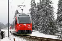 CJ: JURAIDYLLE 
verewigt am 19. Februar 2018 anlässlich des MINIBAHNBILDTREFFENS mit Peter Ackermann.
Auf der linken Seite des Bildes ist Peter mit voller Konzentration erkennbar. Der neue Zug scheint ihm sehr gut zu gefallen.
Foto: Walter Ruetsch