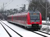 ET 430 587 als S2 nach Schorndorf bei der Ausfahrt aus Leinfelden, 19.02.2017.