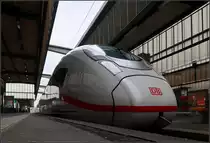 Abgerundet -

... die Front des Velaro D.

Stuttgart-Hbf, 19.02.2018 (M)