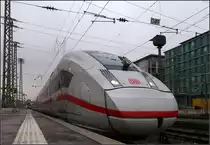 Mit Kanten -

... die Front des ICE 4.

Stuttgart-Hbf, 19.02.2018 (M)