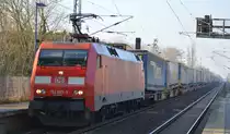 152 067-5 mit KLV-Zug (LKW WALTER Trailer) am 20.02.18 Durchfahrt Bf. Berlin-Hohenschönhausen.