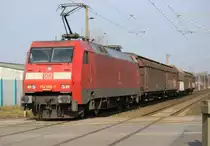 152 066-7 mit Güterzug aus Kiel am 19.02.18 in Neumünster.