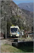 Der FART ABe 4/8 48 Centovalli-Express bei Verschio.
16. März 2017