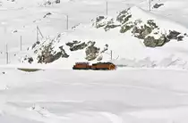 RhB Dampfschneeschleuderfahrten am Berninapass RhB Xrotd Nr. 9213 und das Bernina Krokodil Ge 4/4 Nr. 182 unterwegs zwischen Ospizio Bernina und Alp Grüm. 

Sonntag, 28. Januar 2018
