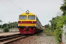 SRT AHK 4506 (Baujahr: 1993) bei der Ankunft mit dem RAP 111 (Rapid Train Nr. 111) von Bangkok - Den Chai im Bahnhof Ayutthaya. 

9. August 2017