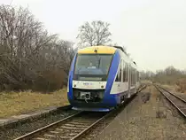 
VT 874 fährt am 17. Februar 2018 in den Haltepunkt Langenstein (Harz) ein.
