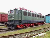 171 002-9 (E 251 002) des DB Museum Nürnberg steht am 17. Februar 2018 auf dem Gelände Traditionsgemeinschaft 50 3708 e.V. in Blankenburg Harz.