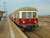 Der Esslinger-Verbrennungstriebwagen 301 035-1 hält am 17. Februar 2018 in Wegeleben.