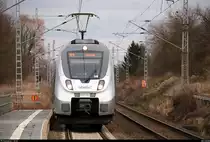 Aug' in Aug' mit 9442 602 (Bombardier Talent 2) von Abellio Rail Mitteldeutschland als RE 74730 (RE19) von Halle(Saale)Hbf Gl. 13a nach Leinefelde, der den Hp Zscherben auf der Bahnstrecke Halle–Hann. Münden (KBS 590) durchfährt. Der Hp liegt in einem Gleisbogen, weshalb das Bild mit Zoom erstellt werden konnte. [28.1.2018 | 16:13 Uhr]