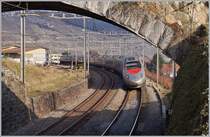 Ein FS Trenitailia ist als EC 34 von Milano nach Genève unterwegs und fährt durch den Bahnhof von Cully.
20. Feb. 2018