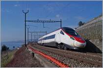 Ein SBB RABe 503 ETR 610 als EC 37 von Genève nach Milano bei Cully.
20. Feb. 2018
