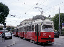 Wien Wiener Linien SL 49 (E1 4729 + c3 1200) VII, Neubau, Urban-Loritz-Platz am 6. August 2010. - Scan eines Farbnegativs. Film: Fuji S-200. Kamera: Leica C2.