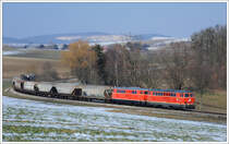 2143 070 und 2143.56 vom Verein Neue Landesbahn mit einem Getreidezug von Ernstbrunn nach Wetzleinsdorf am 25.2.2018 kurz vor dem Ziel. Hier wurde ein Teil der Waggons zwecks Beladung mit Getreide abgestellt. Der Rest des Zuges wurde im Anschluss in Ernstbrunn ebenfalls zwecks Beladung hinterstellt. Somit war gestern nach Jahren (ich habe 2010 vernommen) wieder ein offizieller Güterzug auf der Landesbahnstrecke Korneuburg-Ernstbrunn unterwegs. 