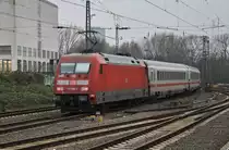 101 050-3 schiebt am 20.1.2018 den IC208 von Basel SBB nach Kiel Hauptbahnhof aus dem Hamburger Hauptbahnhof. 