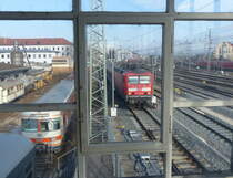 DB 143 632-8 mit einer S 2 von Feucht nach Roth, am 21.02.2018 bei der Ausfahrt in N�rnberg Hbf. Vom Stellwerk im DB Museum aus fotografiert.