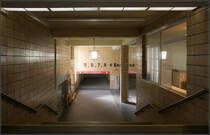 Durchaus ein schöner Bahnhof -

... der Zwickauer Hauptbahnhof. Von der Halle des Empfangsgebäude geht es hinunter zu einem weiteren großzügigen Raum mit klarer Konstruktion und schöner Lichtführung. Von hier aus geht es durch die Unterführungen zu den Bahnsteigen.

01.02.2014 (M)