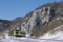 Jetzt auch auf der Donaubahn - Statt eines erwarteten roten 611er f�hrt 612 051 als RE 3211, Neustadt (Schwarzw) - Ulm, am 25.02.2018 zwischen Dietfurt und Inzigkofen durch das obere Donautal.