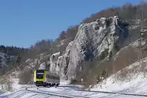 Jetzt auch auf der Donaubahn - Statt eines erwarteten roten 611er f�hrt 612 051 als RE 3211, Neustadt (Schwarzw) - Ulm, am 25.02.2018 zwischen Dietfurt und Inzigkofen durch das obere Donautal.