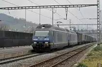 Doppeltraktion, mit den BLS Lok 465 015-6 und 465 016-4 durchfahren den Bahnhof Gelterkinden. Die Aufnahme stammt vom 19.02.2018.
