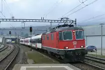 Seit Fahrplanwechsel 2017 verkehrt jeweils Donnerstags ein  Leichenzug  von Olten nach Biel und zur�ck. Am 11.01.2018 �berf�hrte die Re 4/4 II 11132 | 420 132-3 einen Inova B und zwei Domino ABt, einer davon von Travys, von Biel nach Olten, Olten Hammer.

