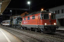 SBB: Während der Nacht wurde die Denkmallokomotive Ce 6/8 II 14270 mit der Re 420 136 und dem B 50 85 21-73 526 von Biel nach Zürich Seebach überführt. Die Aufnahme entstand während dem Zwischenhalt in Oensingen am 3. Februar 2018.
Foto: Walter Ruetsch