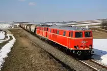 NLB - Tandem 2143.56 und 070-7 mit dem SLGAG 97414 am 25.Februar 2018 zwischen Naglern und Ernstbrunn.