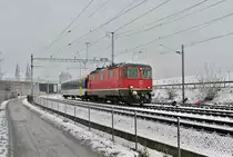 Seit Fahrplanwechsel 2017 verkehrt jeweils Donnerstags ein  Leichenzug  von Olten nach Biel und zurück. Am 28.12.2017 überführte die Re 4/4 II 11126 | 420 126-5 den AB EWI 50 85 30-35 604-9 von Olten nach Biel, Olten Hammer.