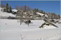 Ein Mistbild, dessen Duft zumindest dem Betrachter nicht in Nase steigt.
Ein recht gut in die Landschaft integrierter MOB Alpina-Regionalzug macht aus dem Landschaftbild bei Schönried ein  Bahnbild .
13. Feb. 2018