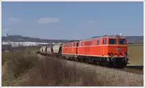 2143.56 und 2143 070 vom Verein Neue Landesbahn am 25.2.2018 mit einem leeren Getreidezug von Korneuburg nach Ernstbrunn unterwegs, aufgenommen in Karnabrunn. Es ist wirklich herrlich, in Österreich wieder ein blutoranges Doppel antreffen zu können. 