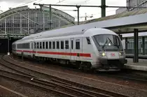 IC1915 nach Tübingen Hauptbahnhof verlässt am 1.1.2018 den Berliner Ostbahnhof. Schublok war 101 116-2. 