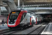 Twindexx Swiss Express im Fahrgasteinsatz! Am 26. Februar 2018, mit über 4 Jahren Verspätung und unter grosser Medienaufmerksamkeit, fand die erste Fahrt des neuen  Aquilo -Zuges der SBB auf dem IR 17 2368 statt.<br>
IR 200 RABe 502 207 nach der fast pünktlichen Ankunft in Bern. Eine Weichenstörung führte auf den letzten Metern noch zu einer Verspätung von 4 Minuten. Die Zugzielanzeigen haben bereits für die Folgeleistung zurück nach Zürich umgeschaltet.