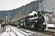 RhB Dampffahrt ins Surselva: RhB G 4/5 107  Albula  beim (Überhol-)Halt mit dem Dampfextrazug 2723 von Landquart - Disentis-Mustér im Bahnhof Trin.

Sonntag, 25. Februar 2018