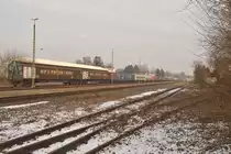 Im Bahnhof Rheindahlen stehen am Samstag den 3.3.2018 jede Menge Schutzwagen abgestellt. Die markantesten sind die vier Railadventurewagen im Verband.
Da wird es wohl die Woche so einiges an Abholungen aus Wildenrath geben.
